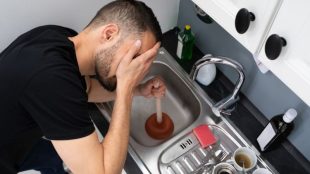 Lösen Sie Ihre Abflussprobleme in Bad und Küche schnell und einfach